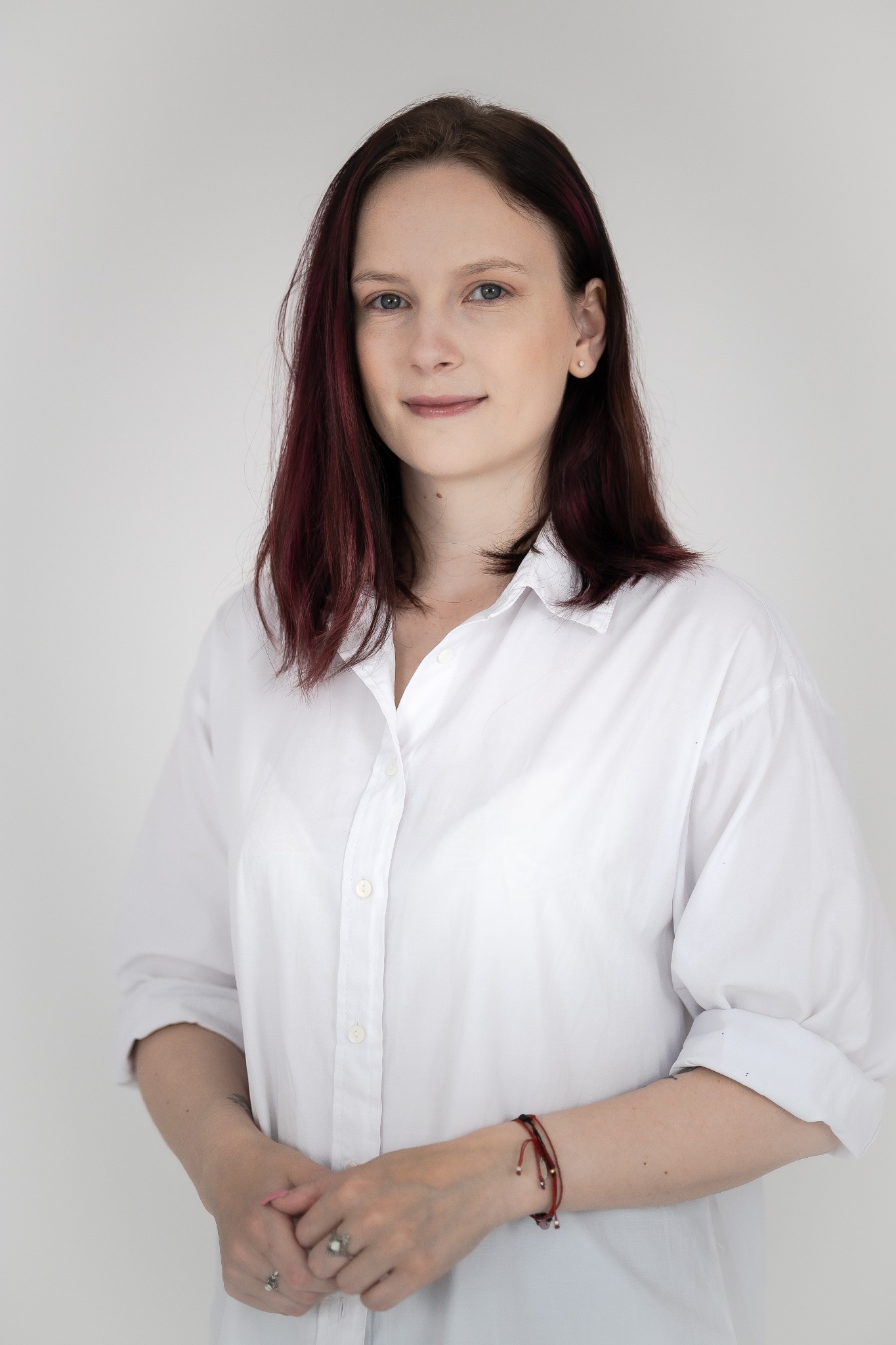 Katarzyna Strojna w białej koszuli